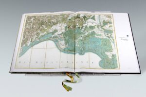 Atlas monumental de Cassini présenté sur son lutrin de lecture - Objet de collection Duplum